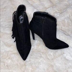 QUPID Stiletto suede booties